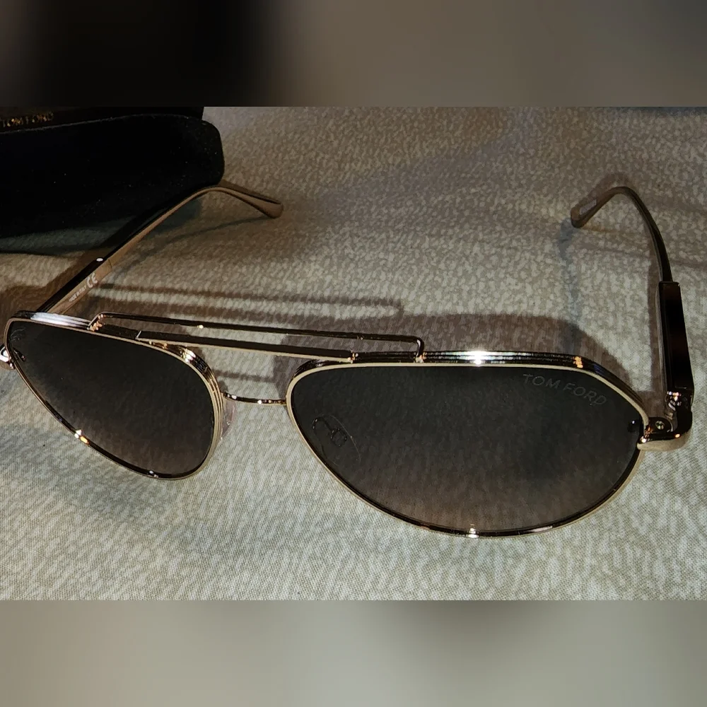 Designer Tom Ford Sunglasses Authentic - Picture 13 of 17